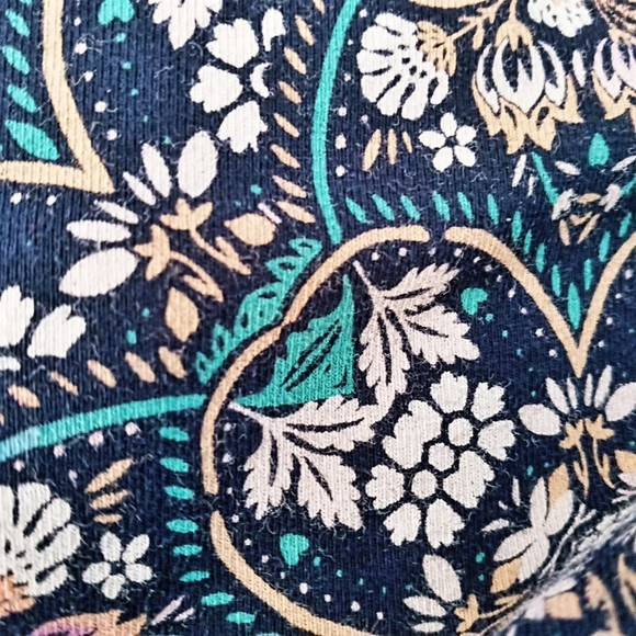 TORRID SZ 3 gray floral leggings EUC - Picture 3 of 5